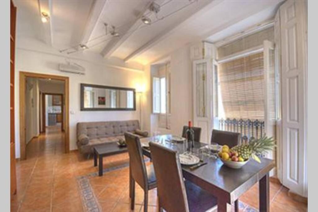 Main Central Station Apartment Валенсия Экстерьер фото